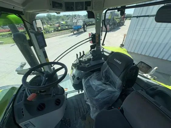 CLAAS AXION 810 - Photo 11