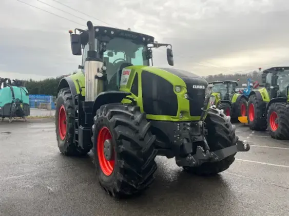 CLAAS AXION 920 CMATIC  - Photo 1