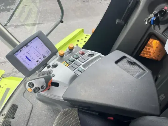 CLAAS LEXION 750 - Photo 13