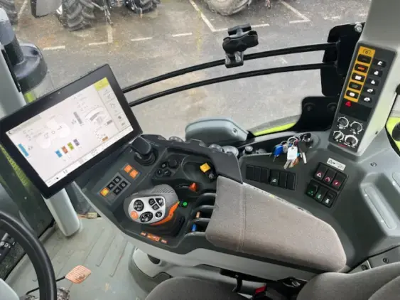 CLAAS AXION 920 CMATIC  - Photo 10