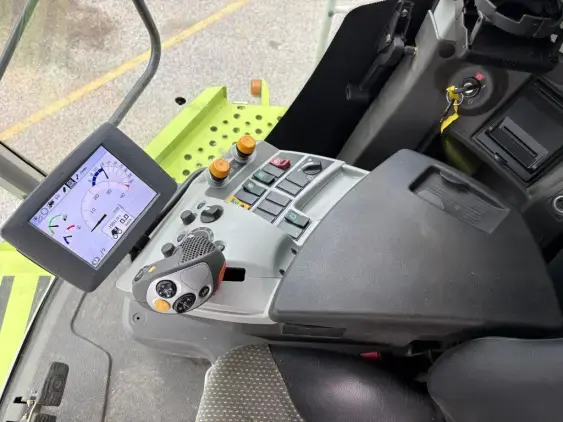 CLAAS LEXION 650 - Photo 14