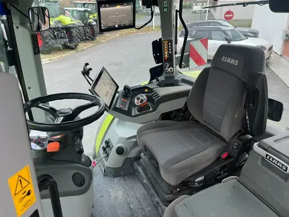 CLAAS ARION 660 - Photo 10