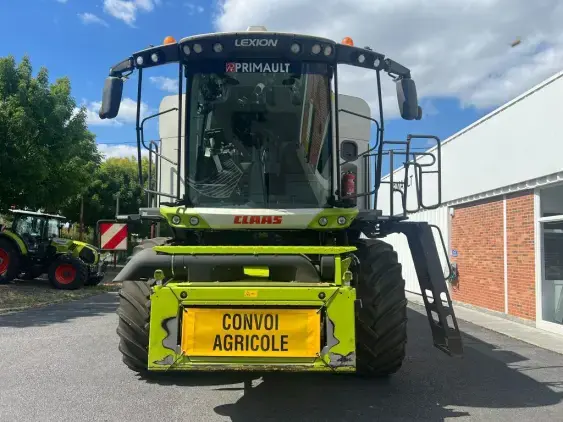 CLAAS Lexion 7400 - Photo 2