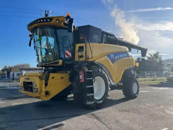 NEW HOLLAND CR 8.80 - Photo 3