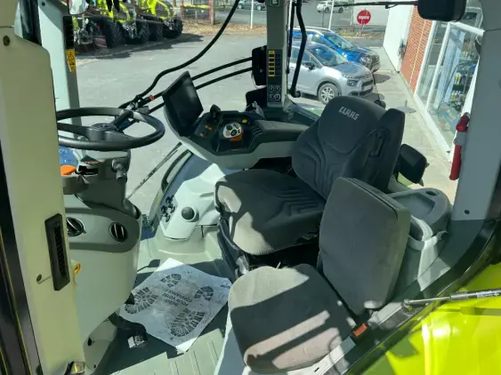 CLAAS Axion 850 cmatic - Photo 13
