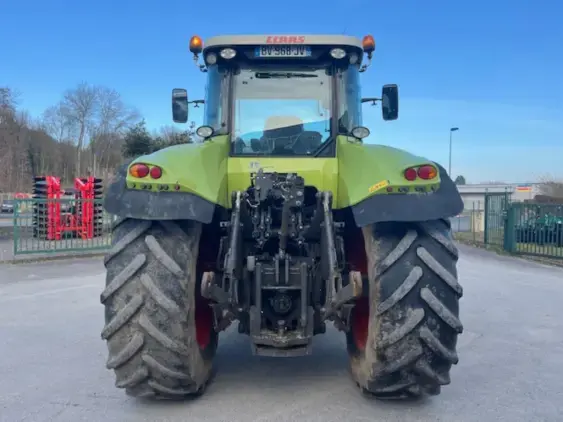 CLAAS Axion 820 CMatic - Photo 6
