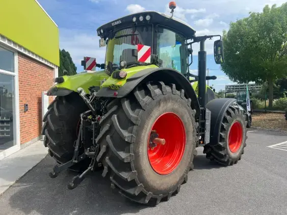 CLAAS AXION 830 - Photo 9