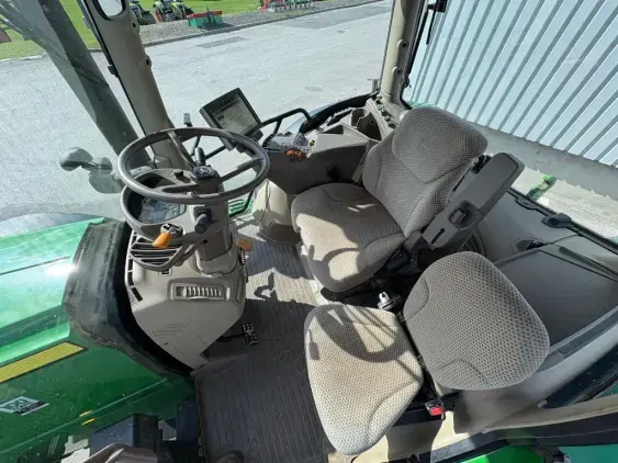 JOHN DEERE 6215R - Photo 9