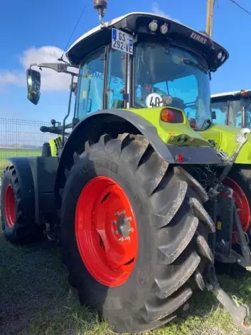 CLAAS ARION 630 - Photo 4