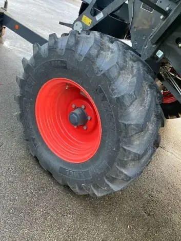 CLAAS TUCANO 320 - Photo 7