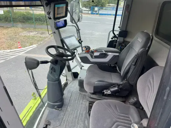 CLAAS LEXION 7400 - Photo 12