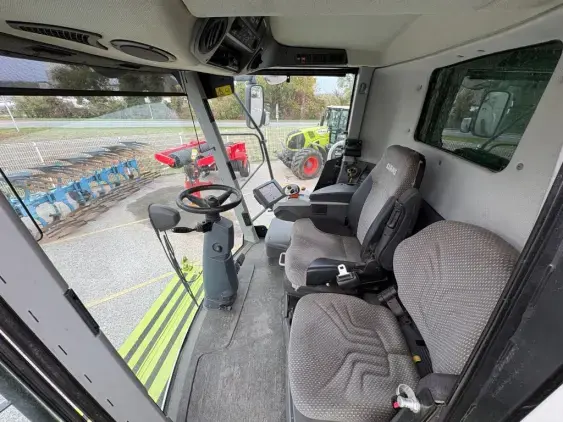 CLAAS LEXION 650 - Photo 13