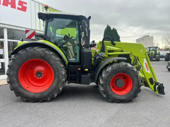 CLAAS ARION 660 - Photo 8