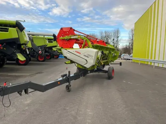 CLAAS Trion 520 - Photo 29