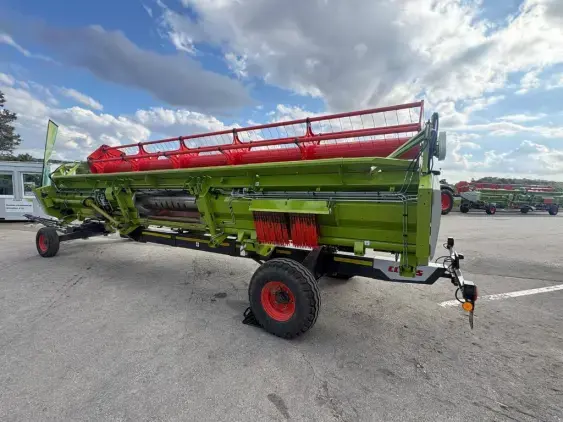 CLAAS TRION 730 - Photo 25