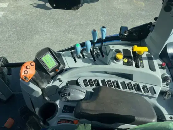 NEW HOLLAND T7 190 - Photo 10