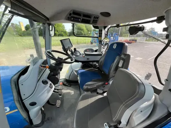 NEW HOLLAND T7.230 - Photo 13
