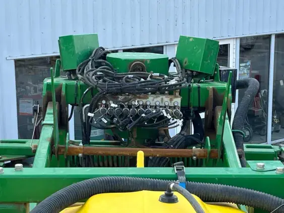 JOHN DEERE 840i - Photo 13