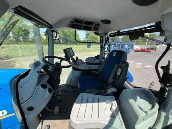NEW HOLLAND T7.245 - Photo 13