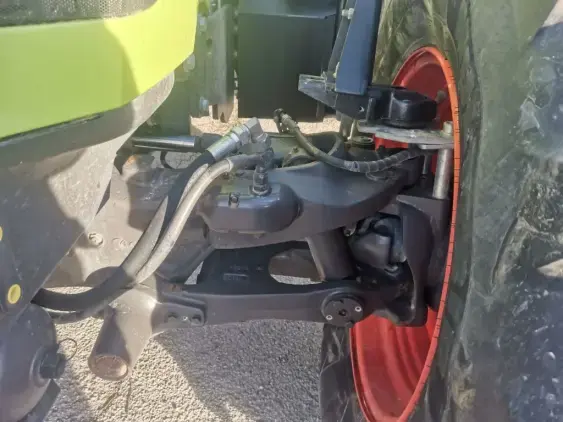 CLAAS ARION 650 - Photo 16