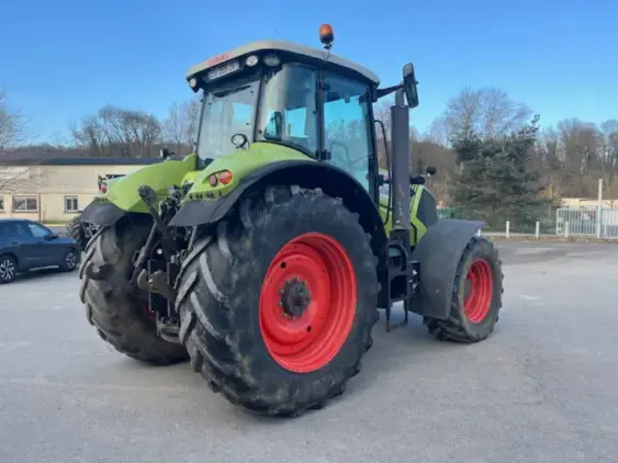 CLAAS Axion 820 CMatic - Photo 7