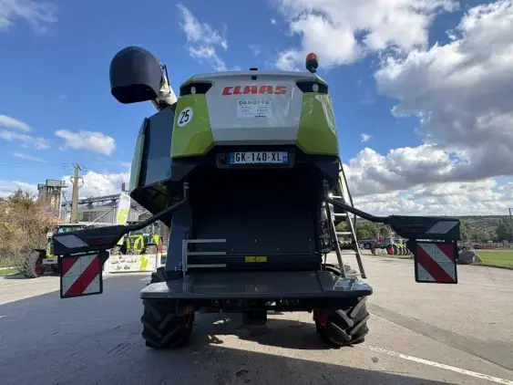 CLAAS TRION 730 - Photo 6