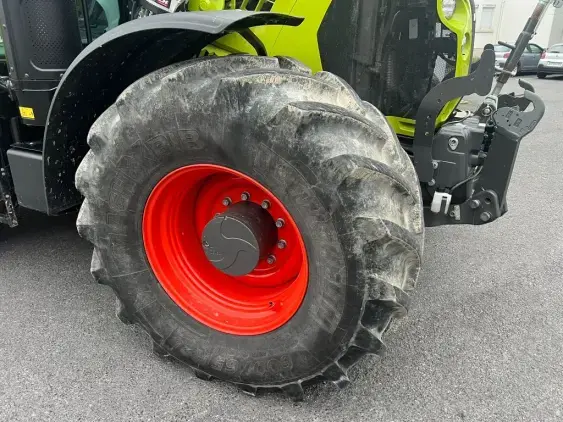 CLAAS ARION 660 - Photo 15