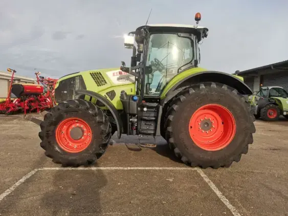 CLAAS AXION 830 CMATIC - Photo 4