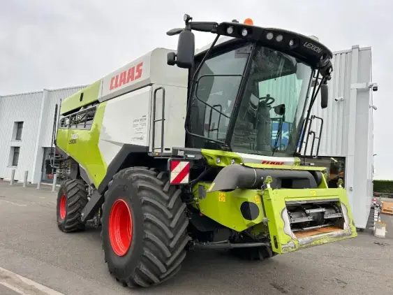 CLAAS Lexion 7400 - Photo 1