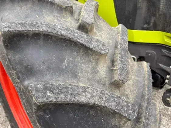 CLAAS Arion 630 - Photo 11