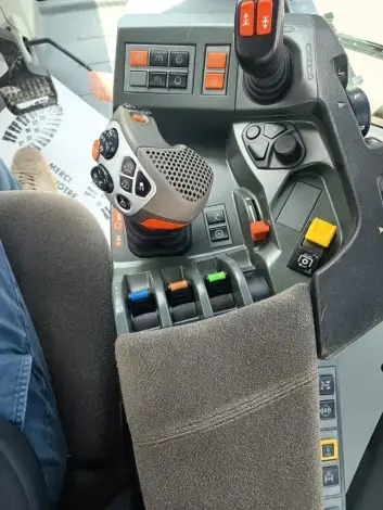 CLAAS AXION 830 CMATIC - Photo 10