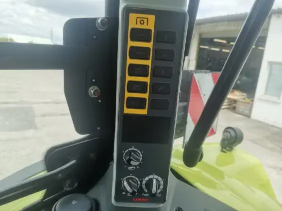 CLAAS ARION 650 - Photo 15