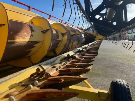 NEW HOLLAND CR 8.80 - Photo 23