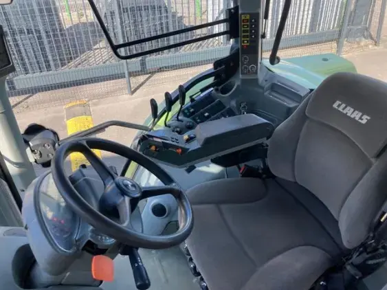 CLAAS Arion 640 CiS - Photo 11