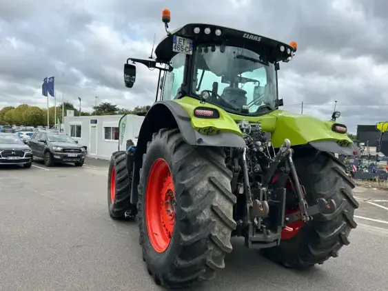 CLAAS Axion 800  - Photo 5