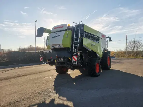 CLAAS LEXION 7600 - Photo 7