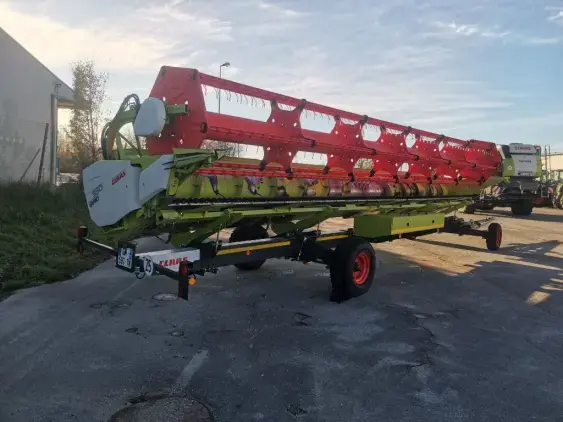 CLAAS LEXION 7600 - Photo 15