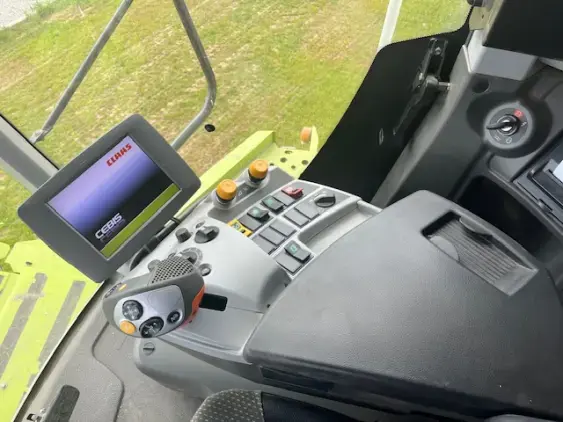 CLAAS LEXION 650 - Photo 8