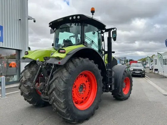 CLAAS Axion 800  - Photo 7