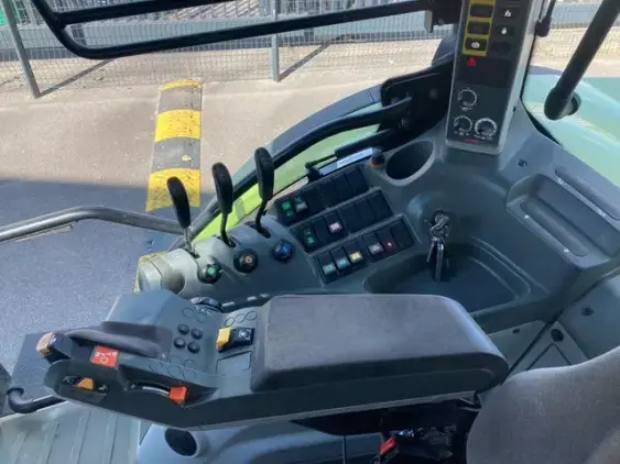 CLAAS Arion 640 CiS - Photo 12