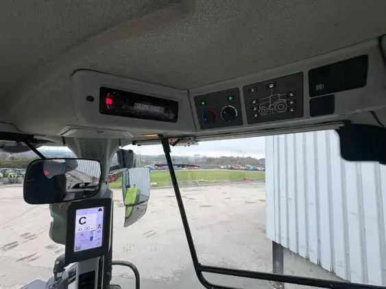 CLAAS ARION 610 - Photo 14