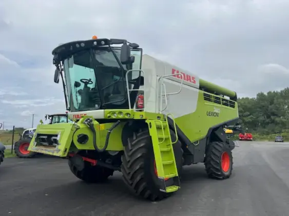 CLAAS LEXION 740 - Photo 3