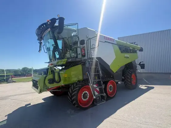 CLAAS LEXION 8700 TT - Photo 3