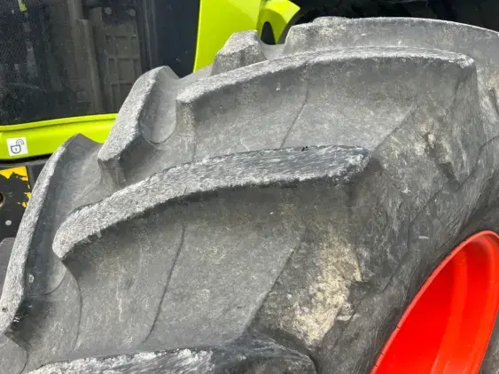 CLAAS AXION 830 - Photo 11