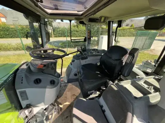 CLAAS Arion 420 - Photo 12