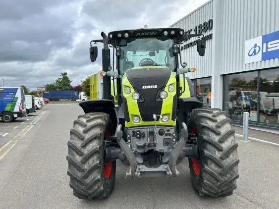 CLAAS Axion 800  - Photo 2