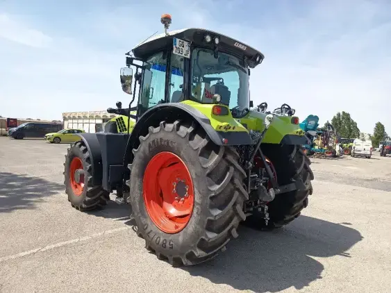 CLAAS ARION 650 - Photo 5
