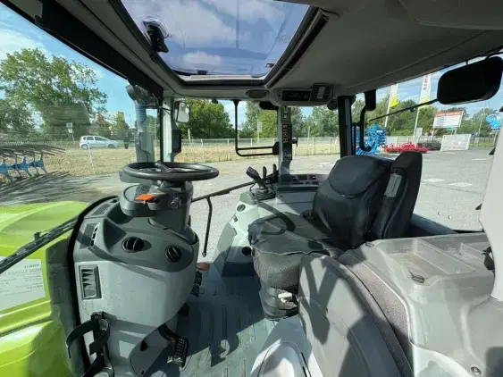 CLAAS Arion 420 - Photo 13