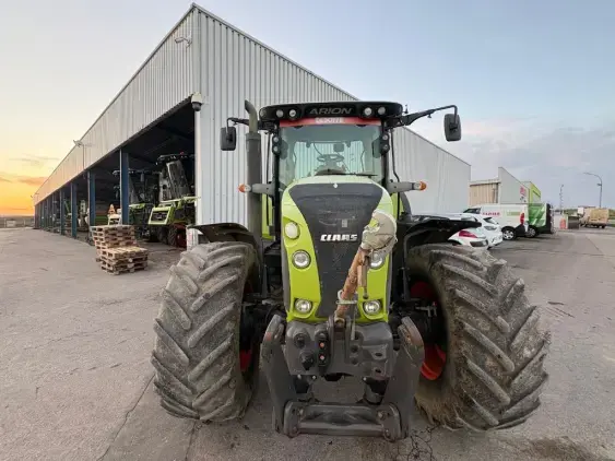 CLAAS ARION 620 - Photo 2