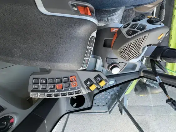 CLAAS Trion 530 - Photo 14